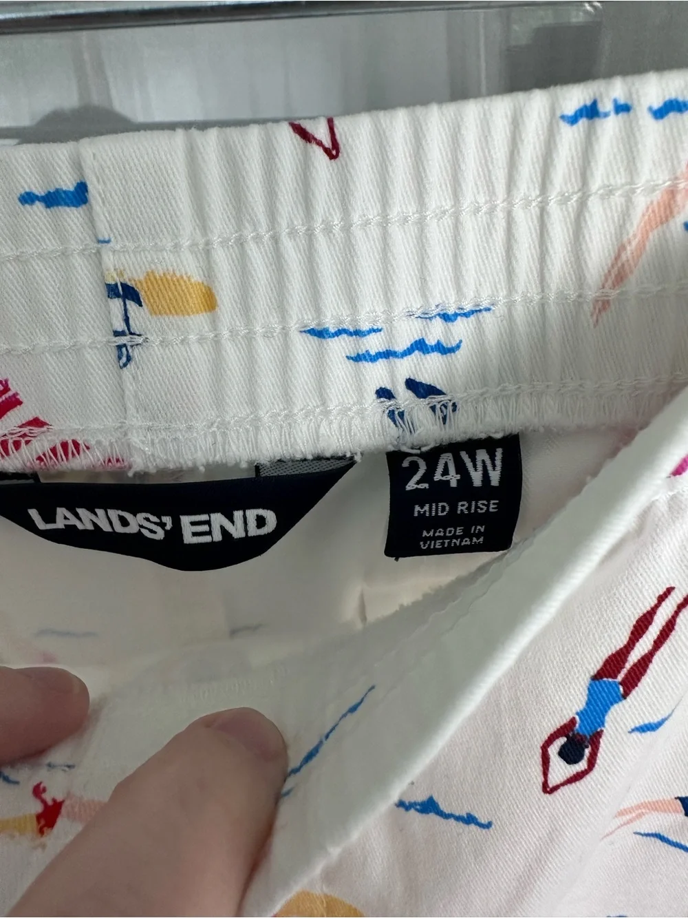 Lands' End Shorts Womens 24W Mid Rise Pull On Elastic Travel Beach Graphic Print